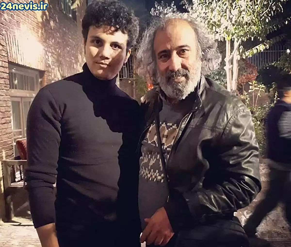 در کنار یک هم‌بازی
