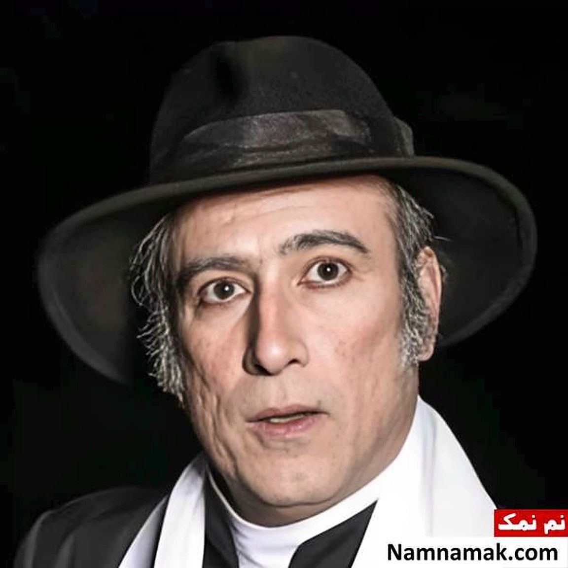 در نقش؛ با کلاه